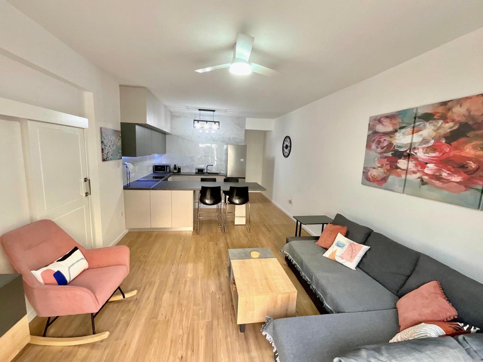 Modern Apartment Near Mckenzie Beach Larnaca Oda fotoğraf